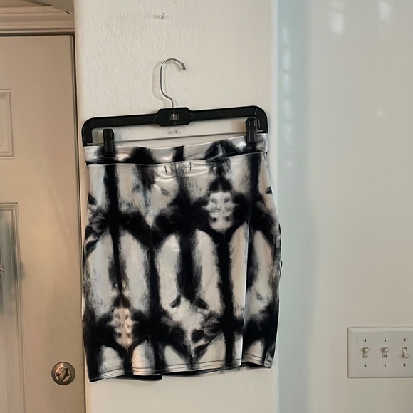 Pretty Little Thing Black and White Skirt Size 10 - Picture 2 of 5